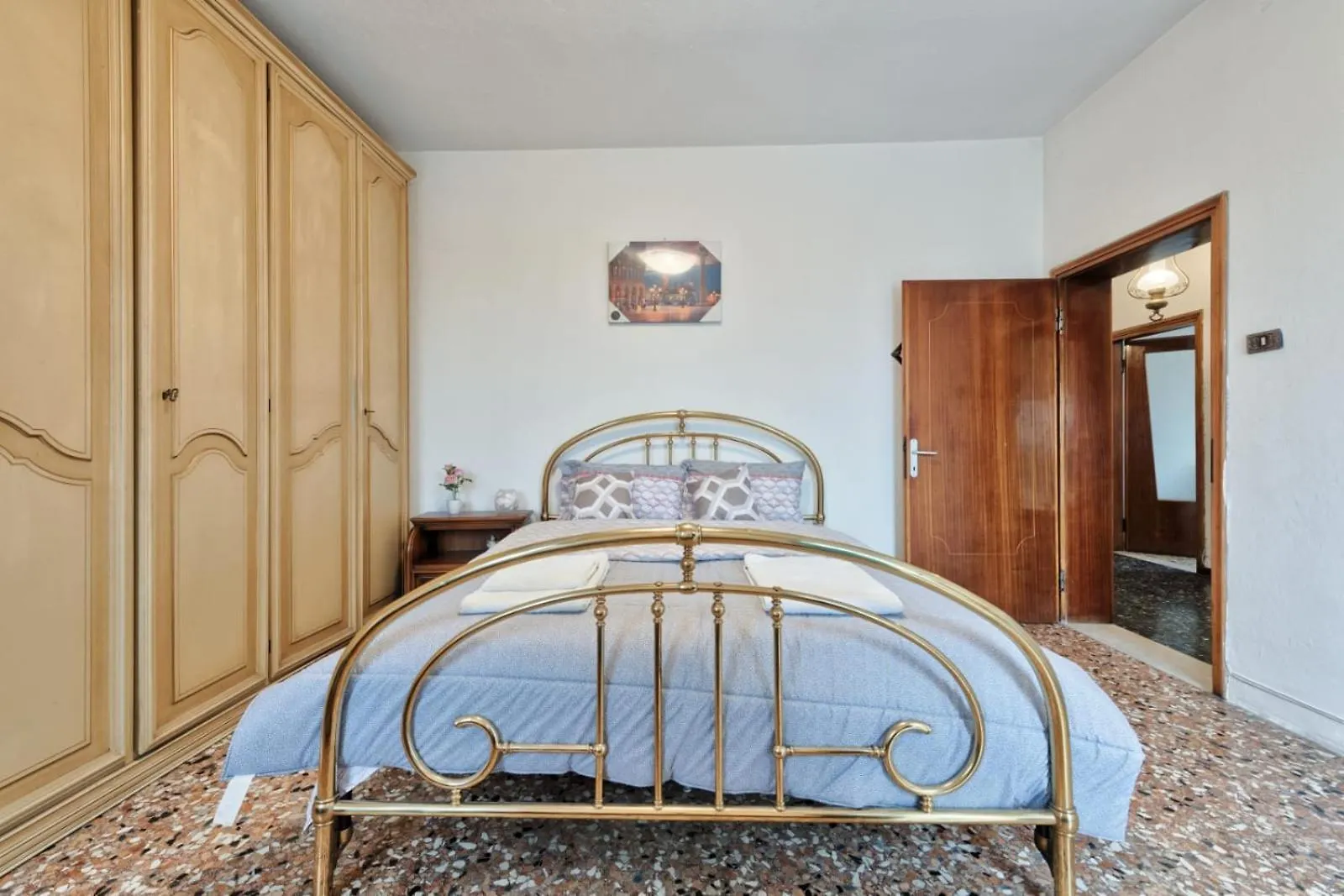 Easy Old City Venice Apartment