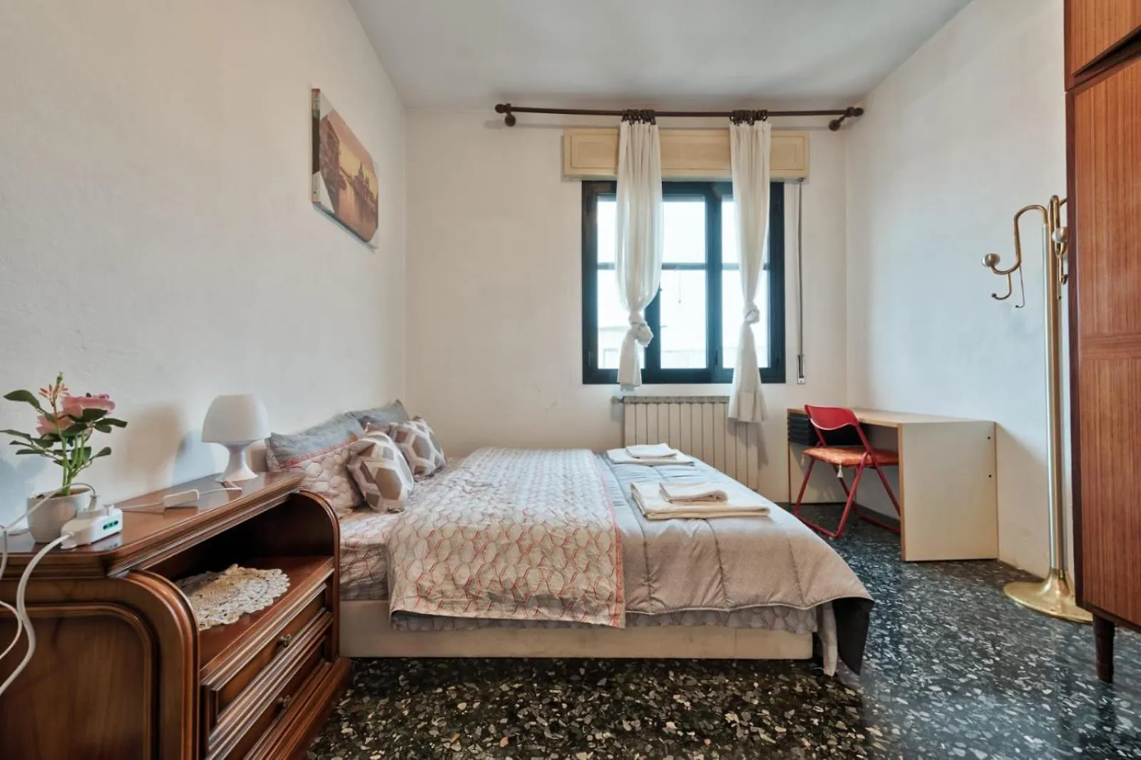 Easy Old City Venice Apartment